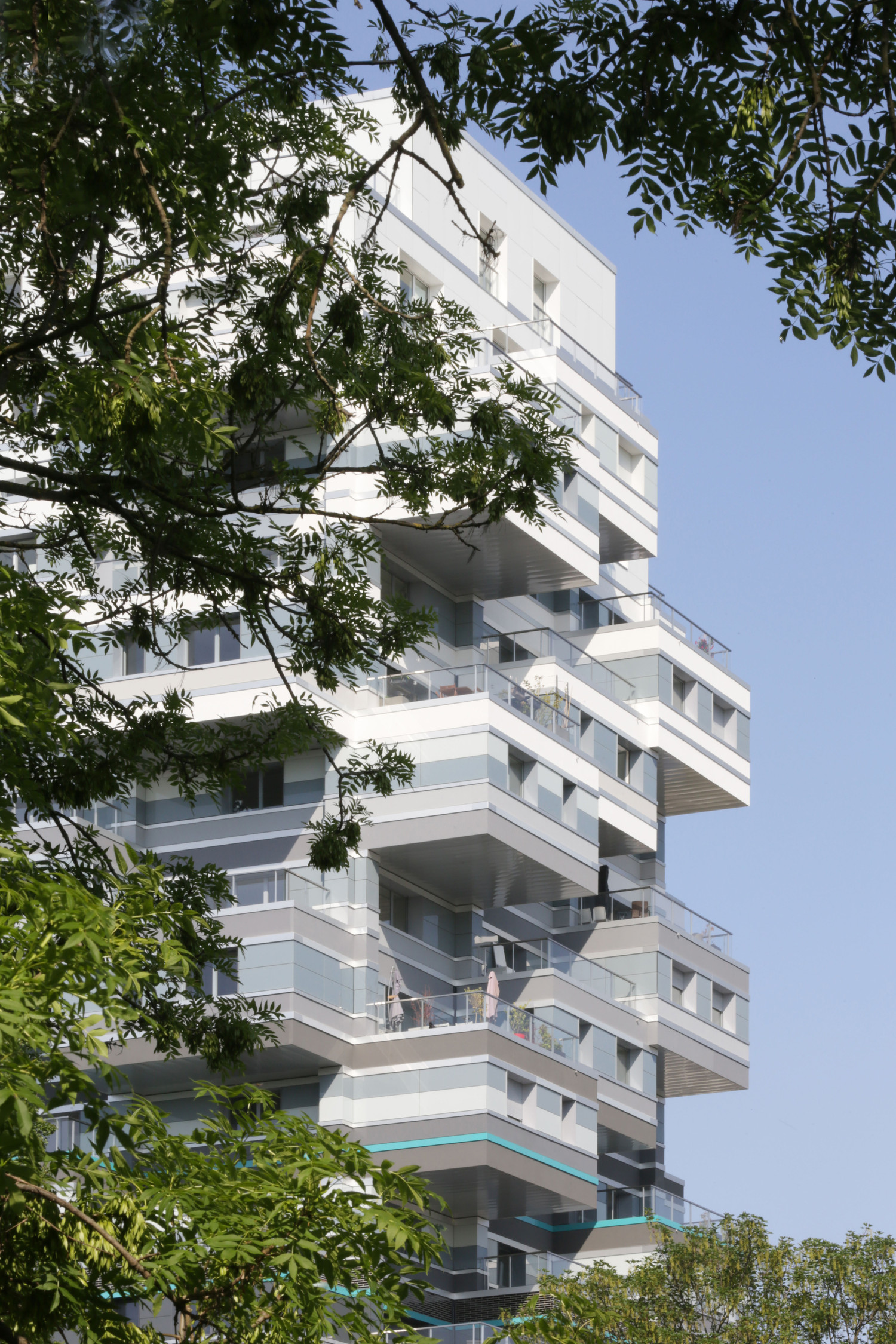 Tour  ADN Avec Terrasses, Issy  Les Moulineaux — © Loci Anima